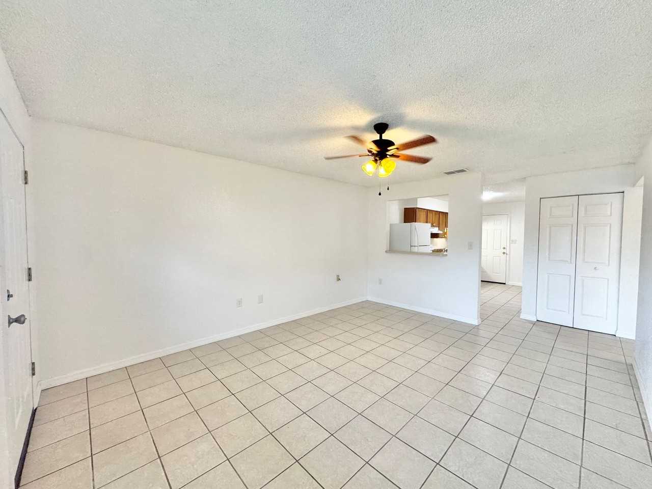 2555 Elm Ave - Photo 2 of 20
