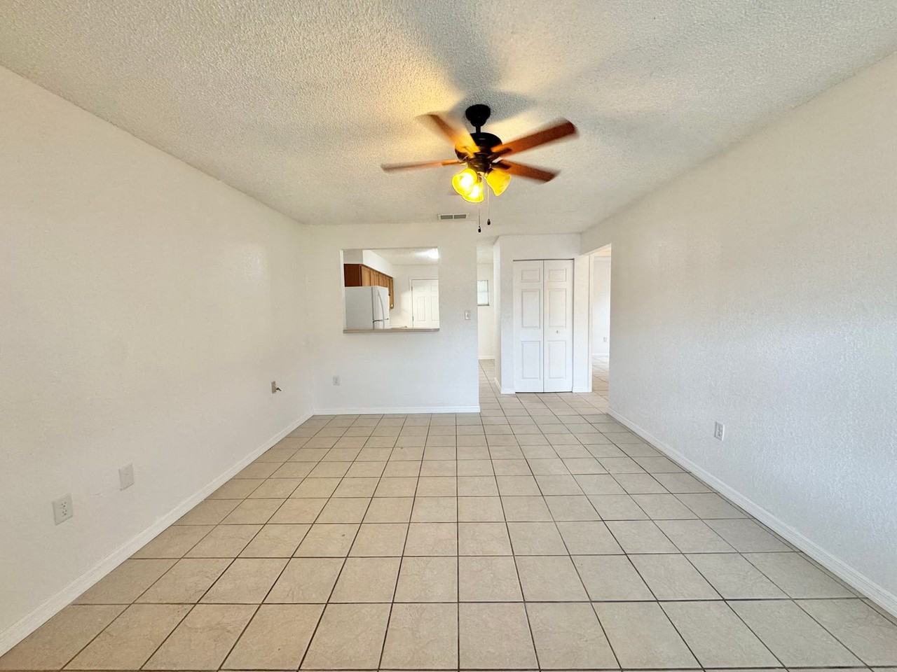 2555 Elm Ave - Photo 3 of 20