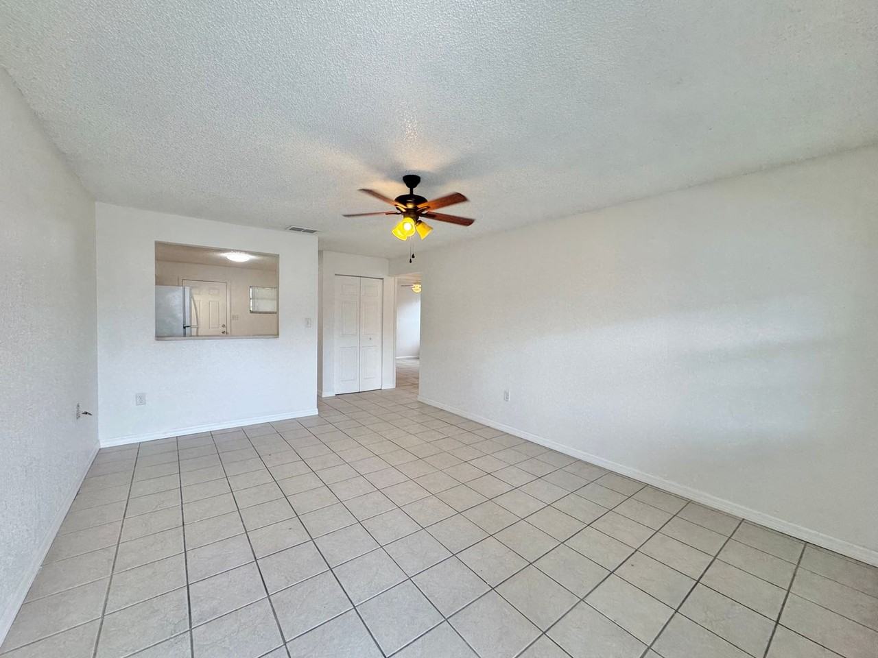 2555 Elm Ave - Photo 4 of 20