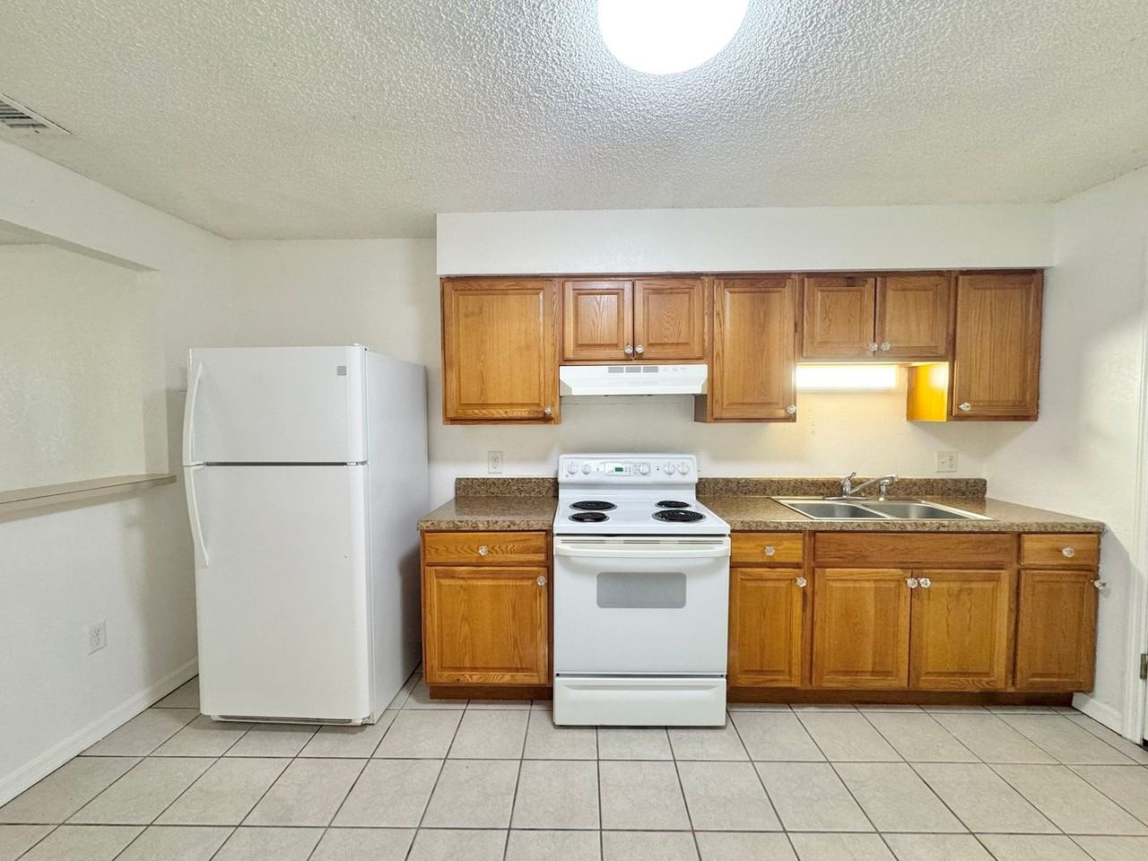 2555 Elm Ave - Photo 6 of 20