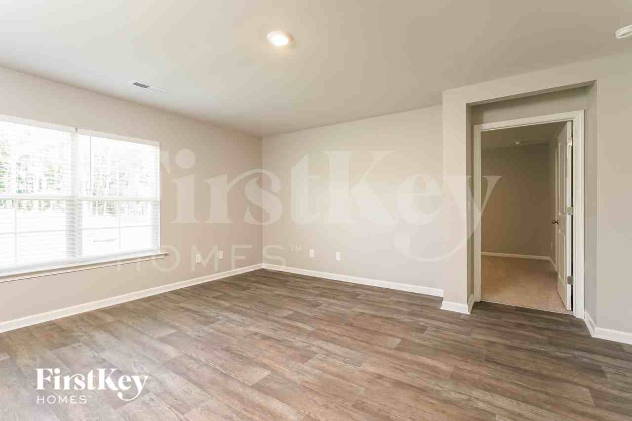 261 Lantanna Ave - Photo 4 of 19