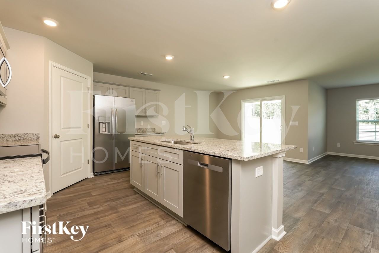 261 Lantanna Ave - Photo 7 of 19