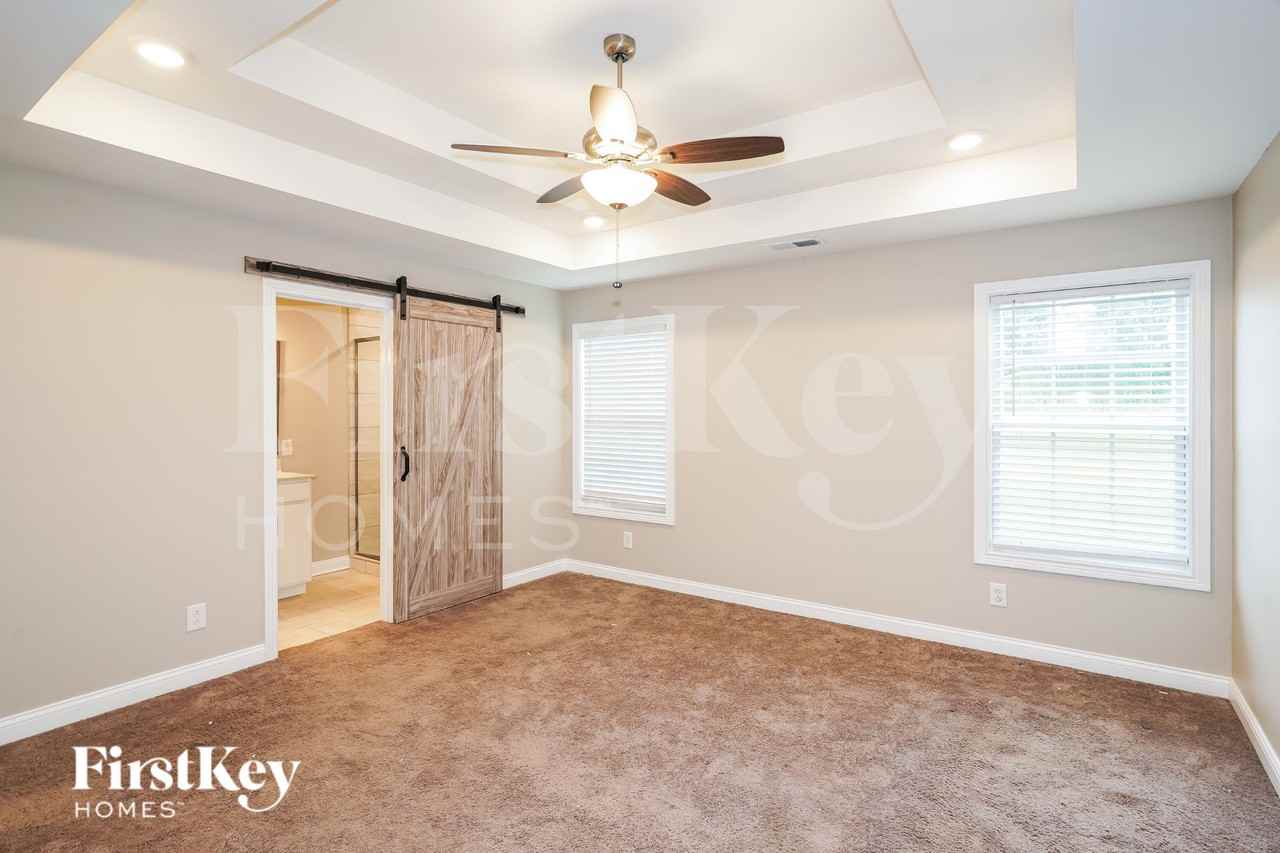 1046 Whitney Dr - Photo 7 of 19