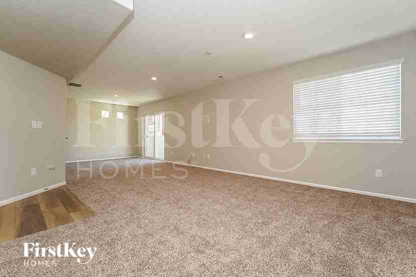 21847 E 44th Pl - Photo 3 of 15