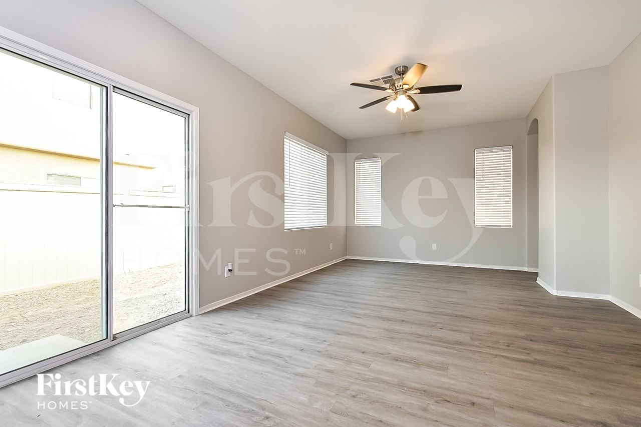 7906 Imperial Treasure St - Photo 3 of 18