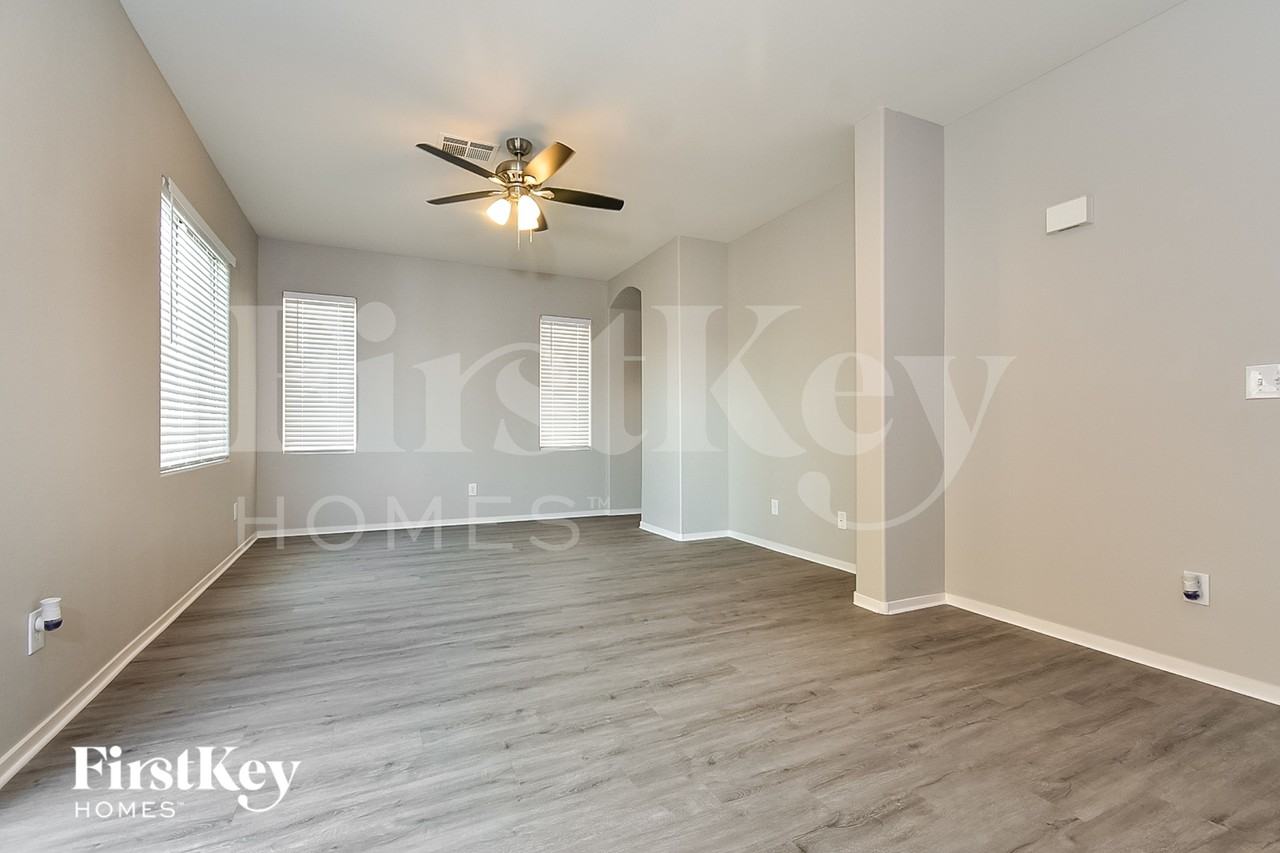 7906 Imperial Treasure St - Photo 5 of 18