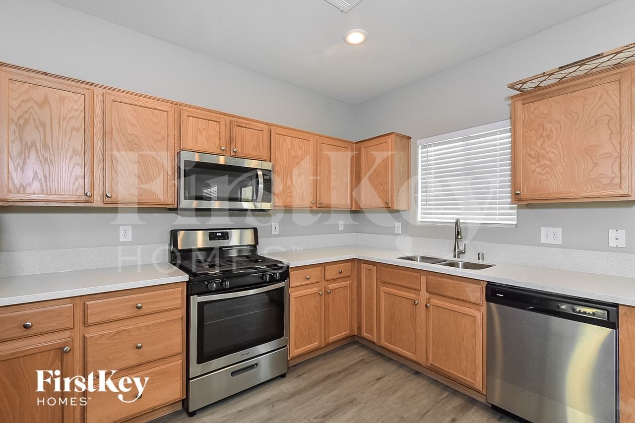 7906 Imperial Treasure St - Photo 6 of 18