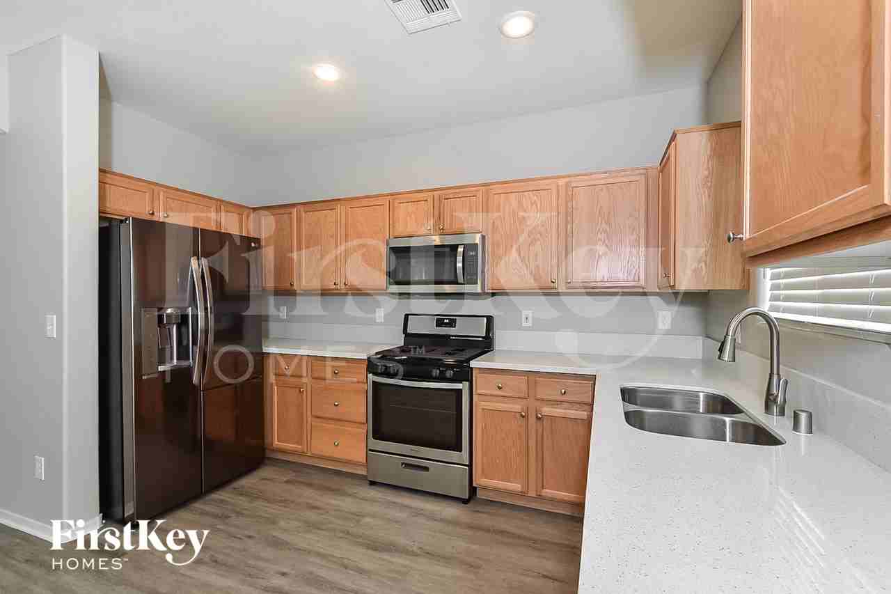 7906 Imperial Treasure St - Photo 7 of 18