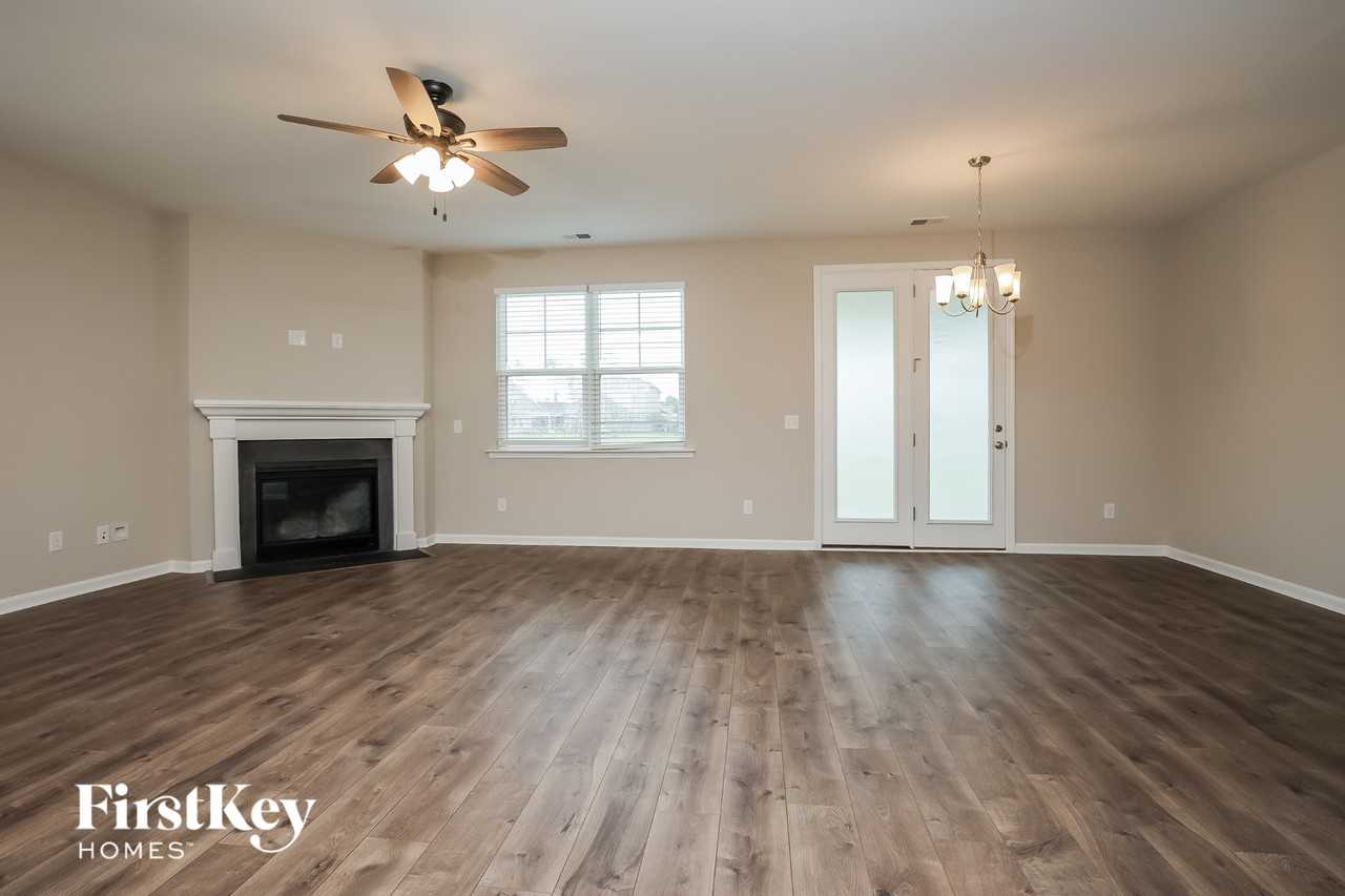 223 Rhodes Ct - Photo 3 of 15