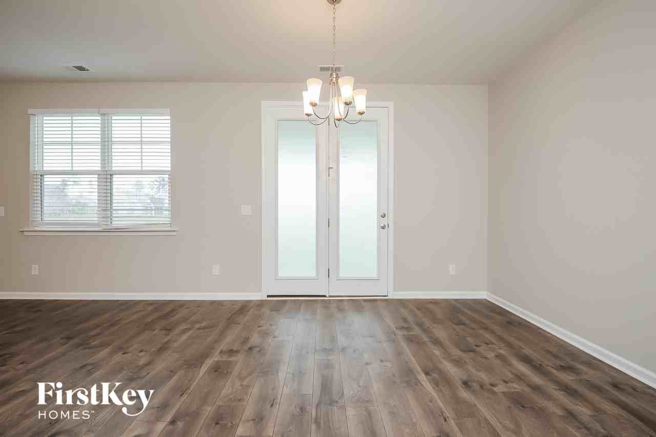 223 Rhodes Ct - Photo 6 of 15