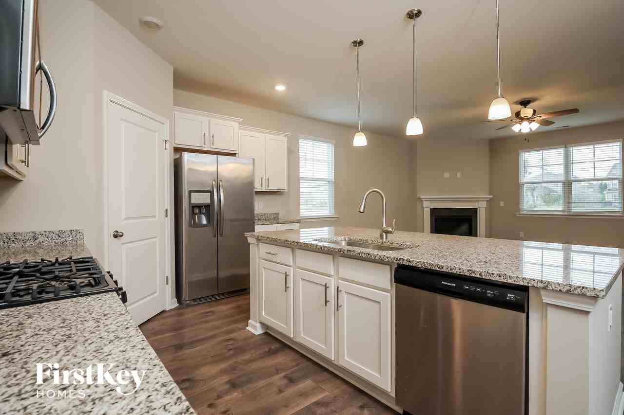 223 Rhodes Ct - Photo 7 of 15