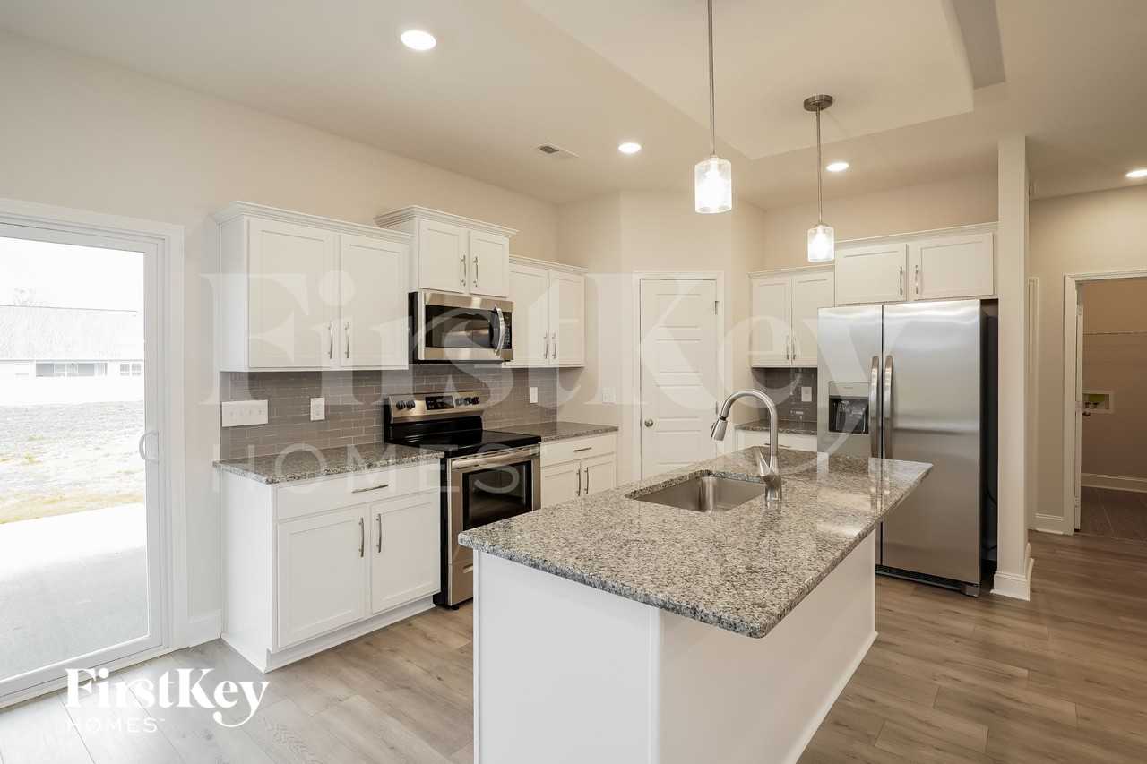 627 Alvin Rd - Photo 4 of 15