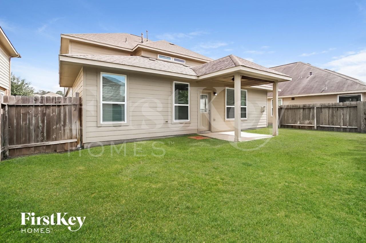 30807 Gardenia Trace Dr - Photo 2 of 3