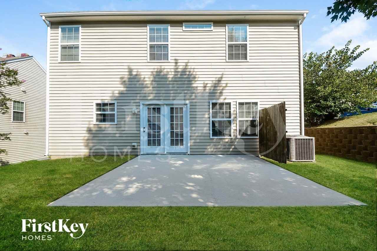 2914 Moorgate Ave - Photo 3 of 3