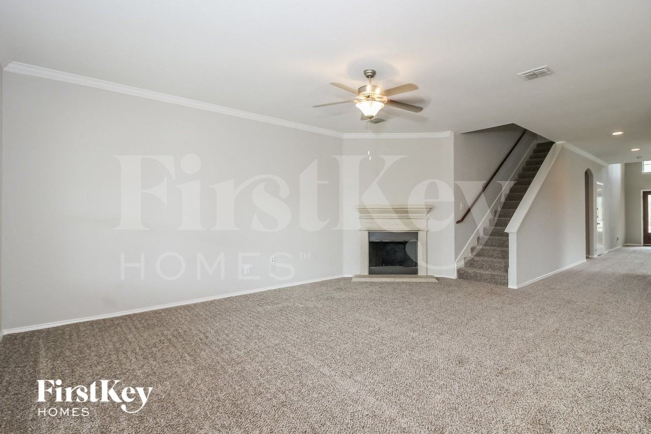 1333 Shelley Dr - Photo 3 of 16
