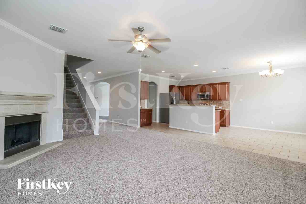 1333 Shelley Dr - Photo 4 of 16