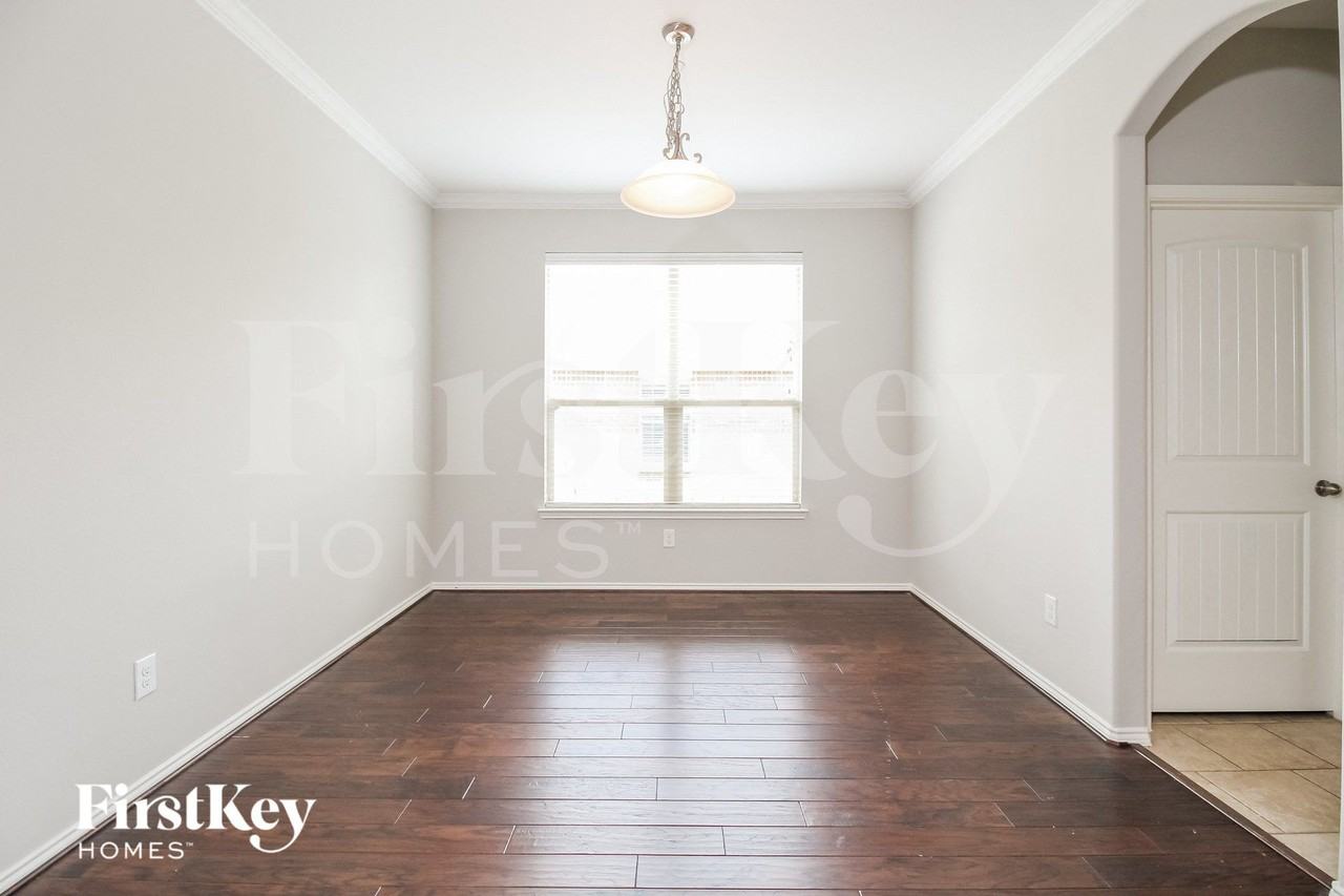 1333 Shelley Dr - Photo 5 of 16