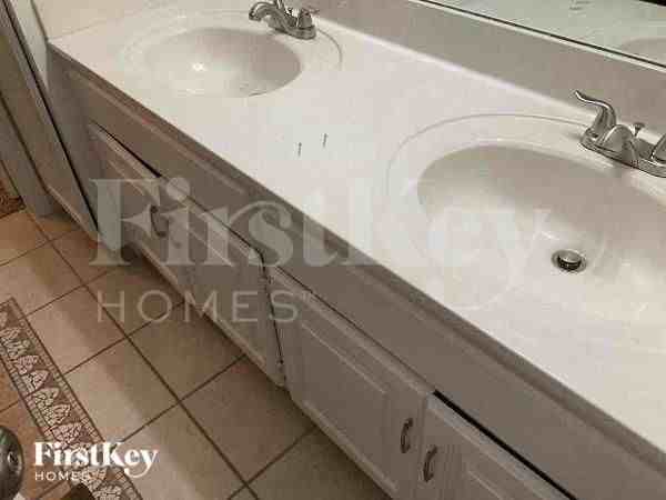 11220 N Mcgee St - Photo 2 of 2