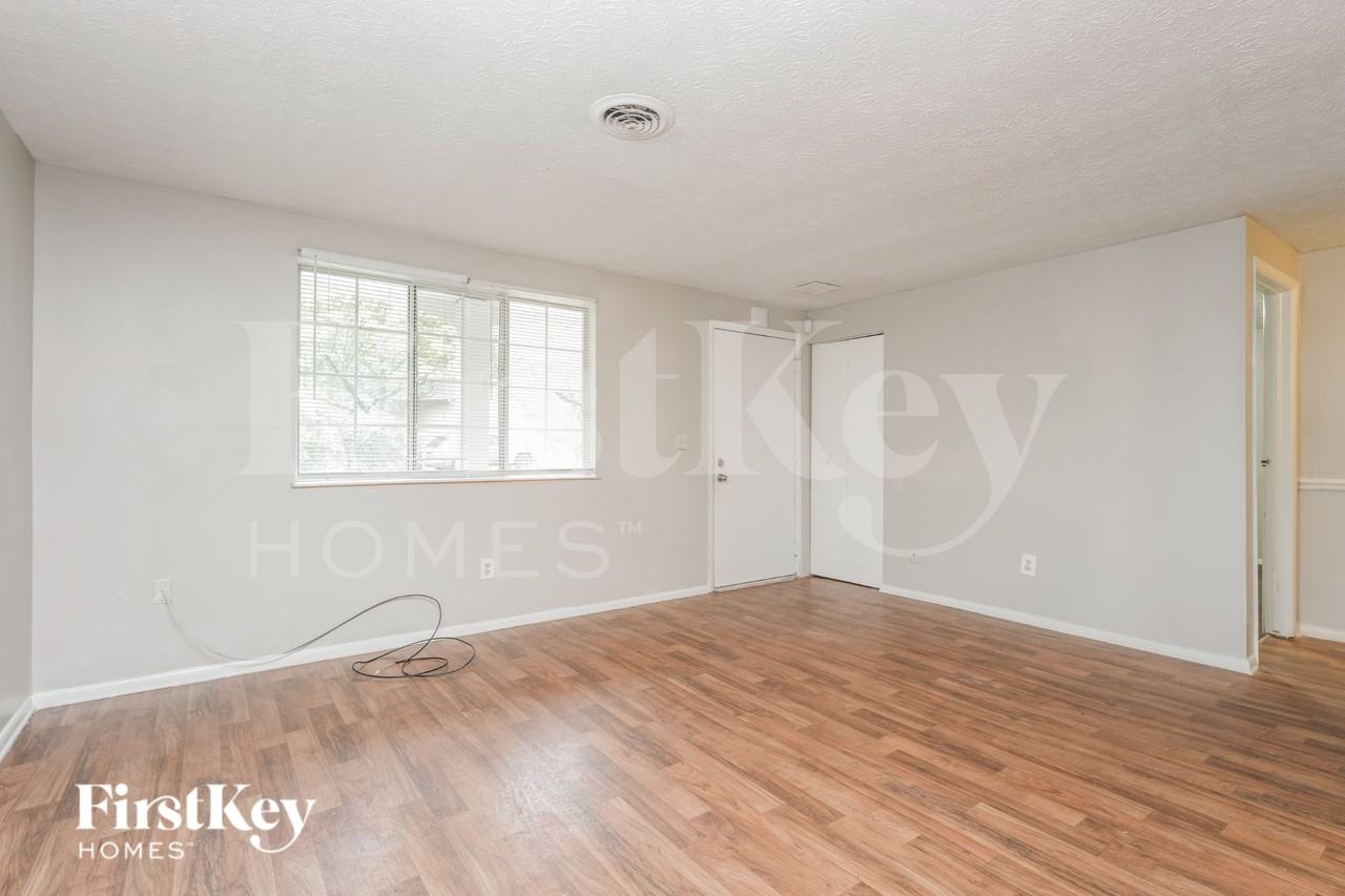 5289 Old Trail Cir - Photo 2 of 16
