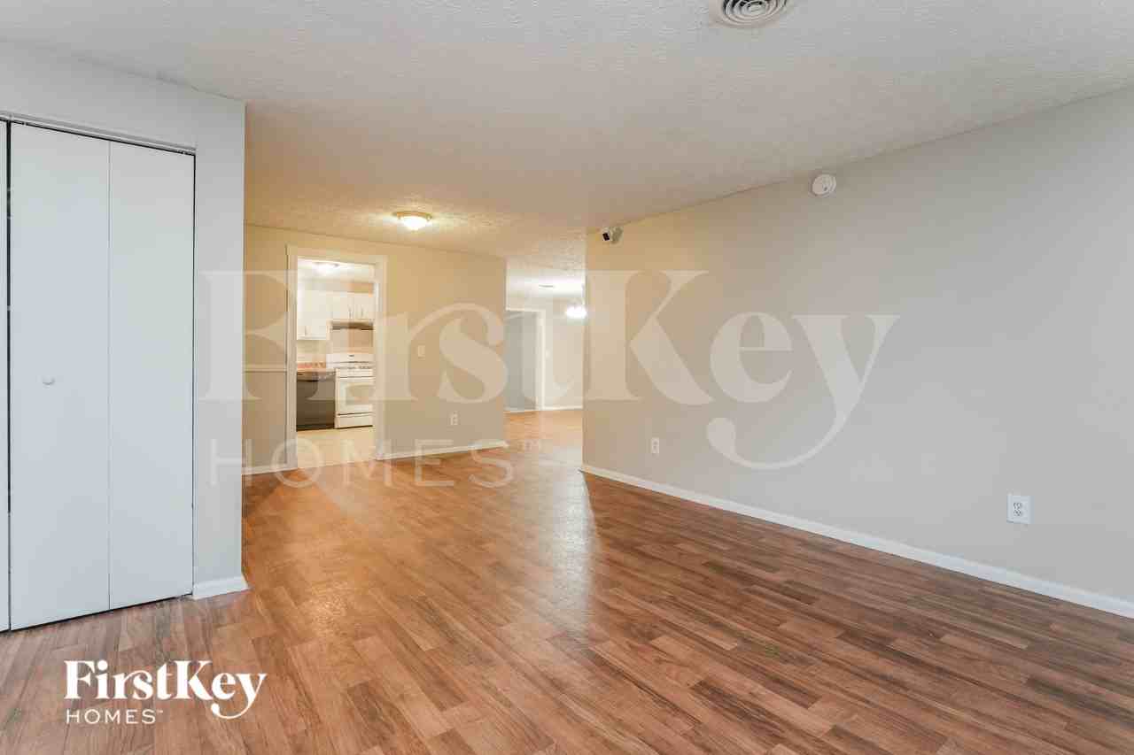 5289 Old Trail Cir - Photo 3 of 16