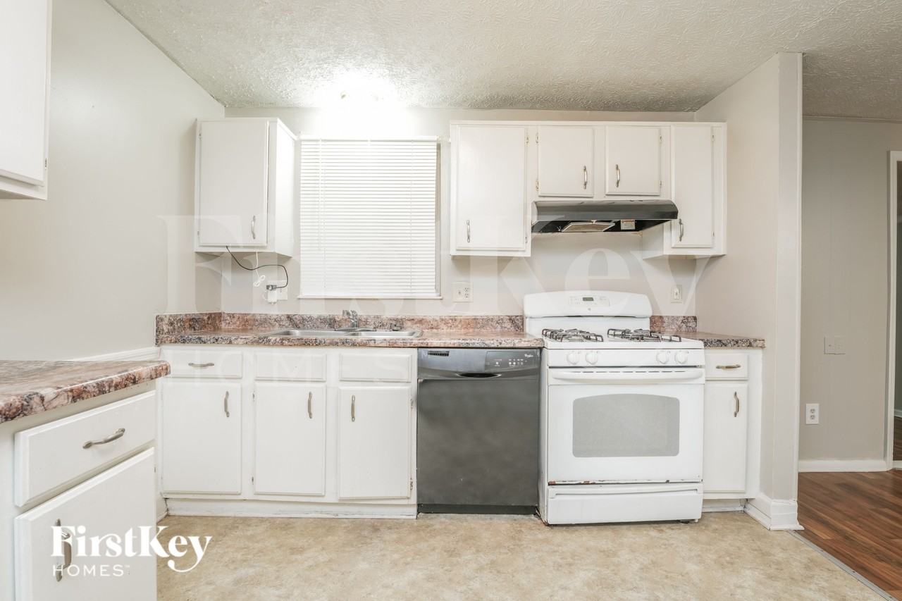 5289 Old Trail Cir - Photo 5 of 16