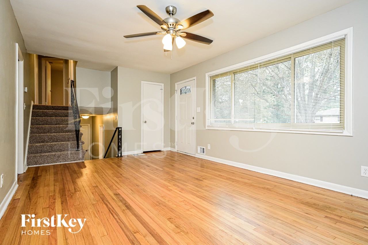 2344 Tiffany Cir - Photo 2 of 19
