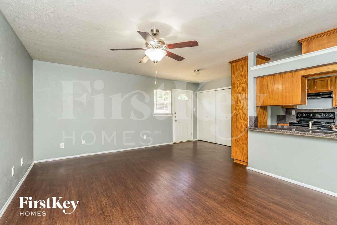 7005 Wildbriar Ct E - Photo 3 of 16
