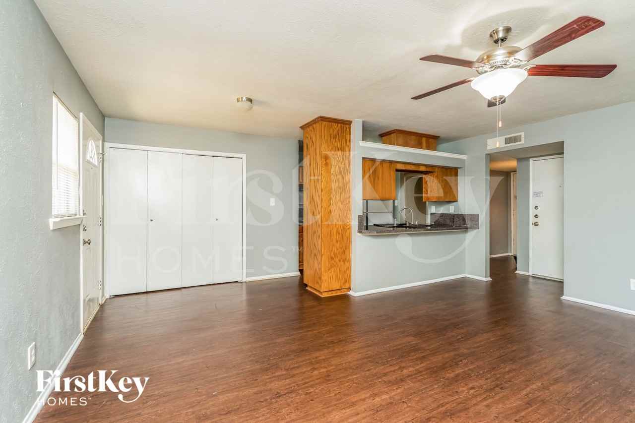 7005 Wildbriar Ct E - Photo 5 of 16
