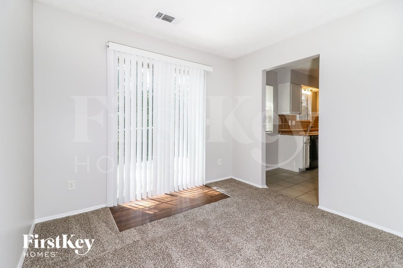 6166 Saint Charles Ct - Photo 5 of 16