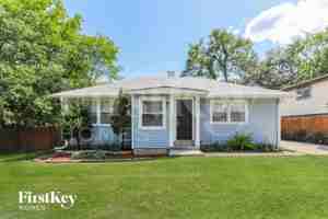 featured image of 520 E Crest Ave