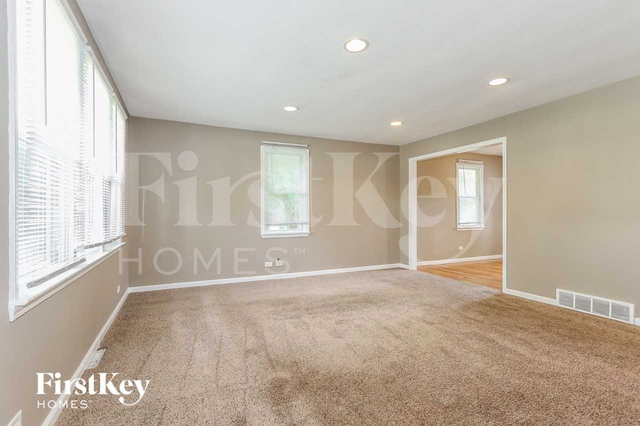 520 E Crest Ave - Photo 3 of 15