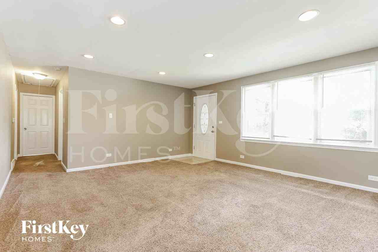 520 E Crest Ave - Photo 4 of 15