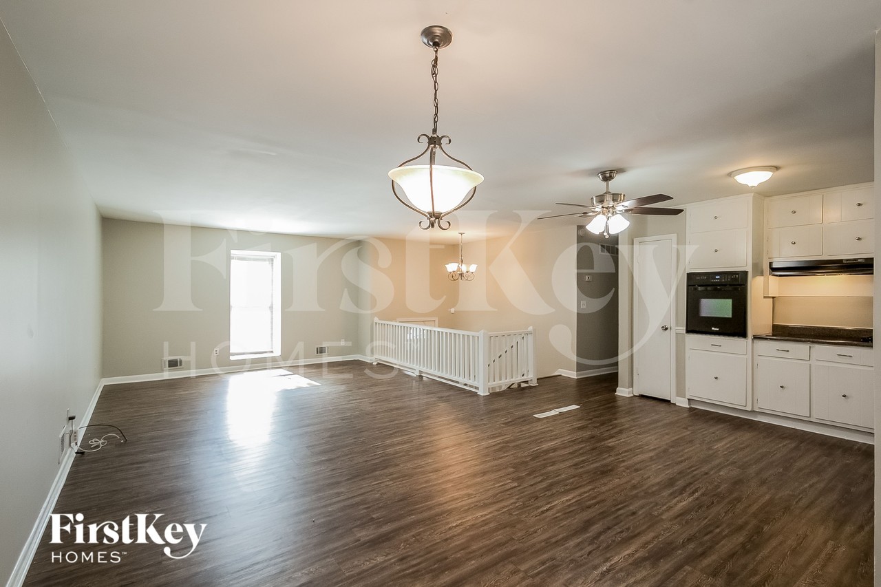 4163 Northstrand Dr - Photo 4 of 15