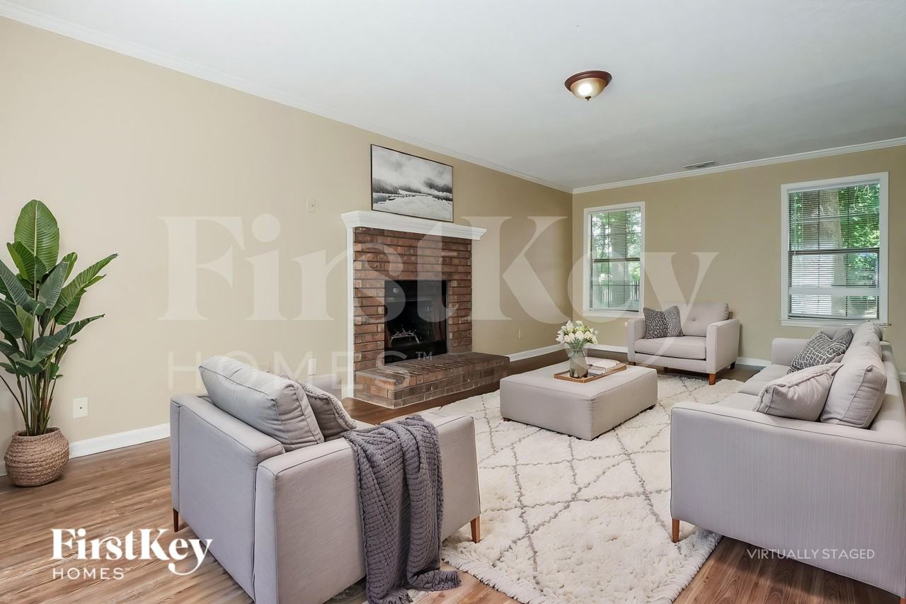 3697 Beckman Dr - Photo 4 of 19