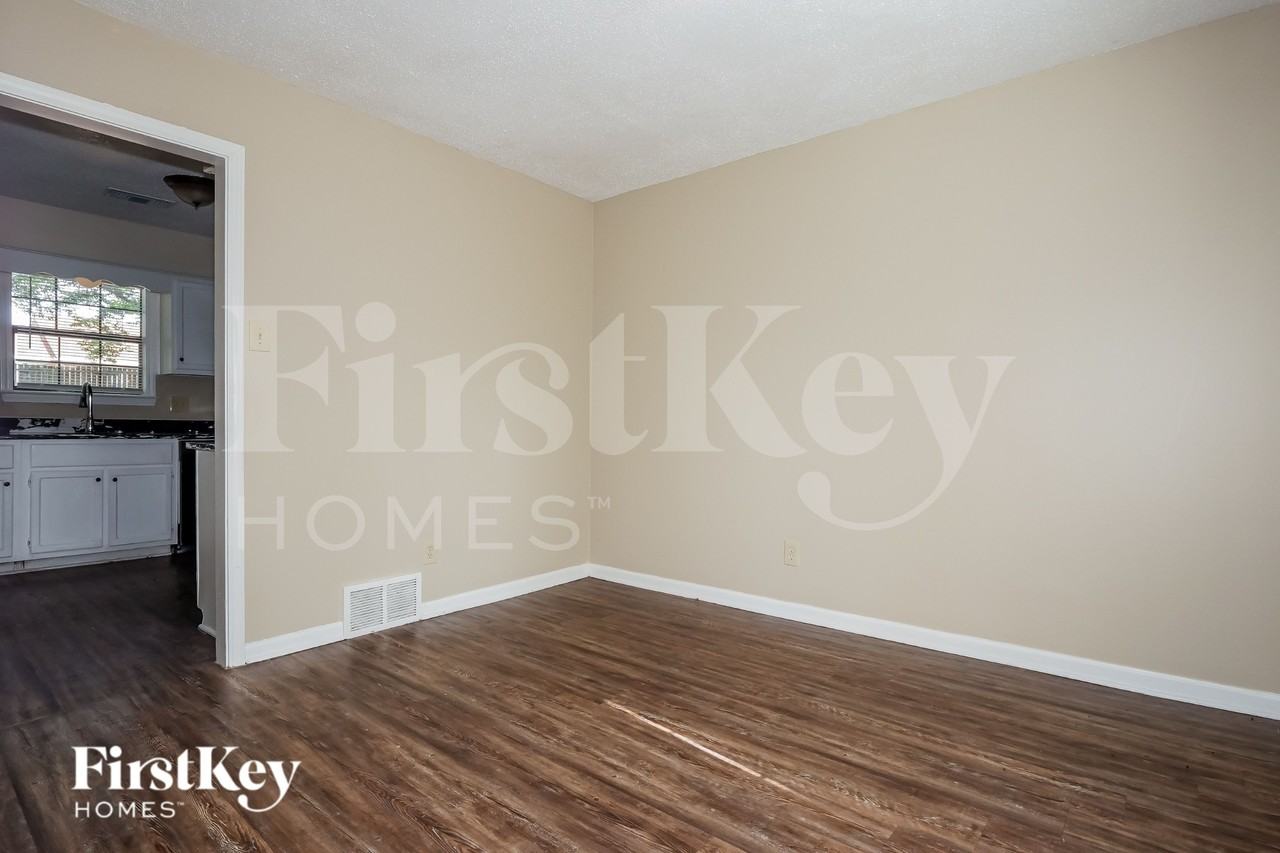 3697 Beckman Dr - Photo 6 of 19