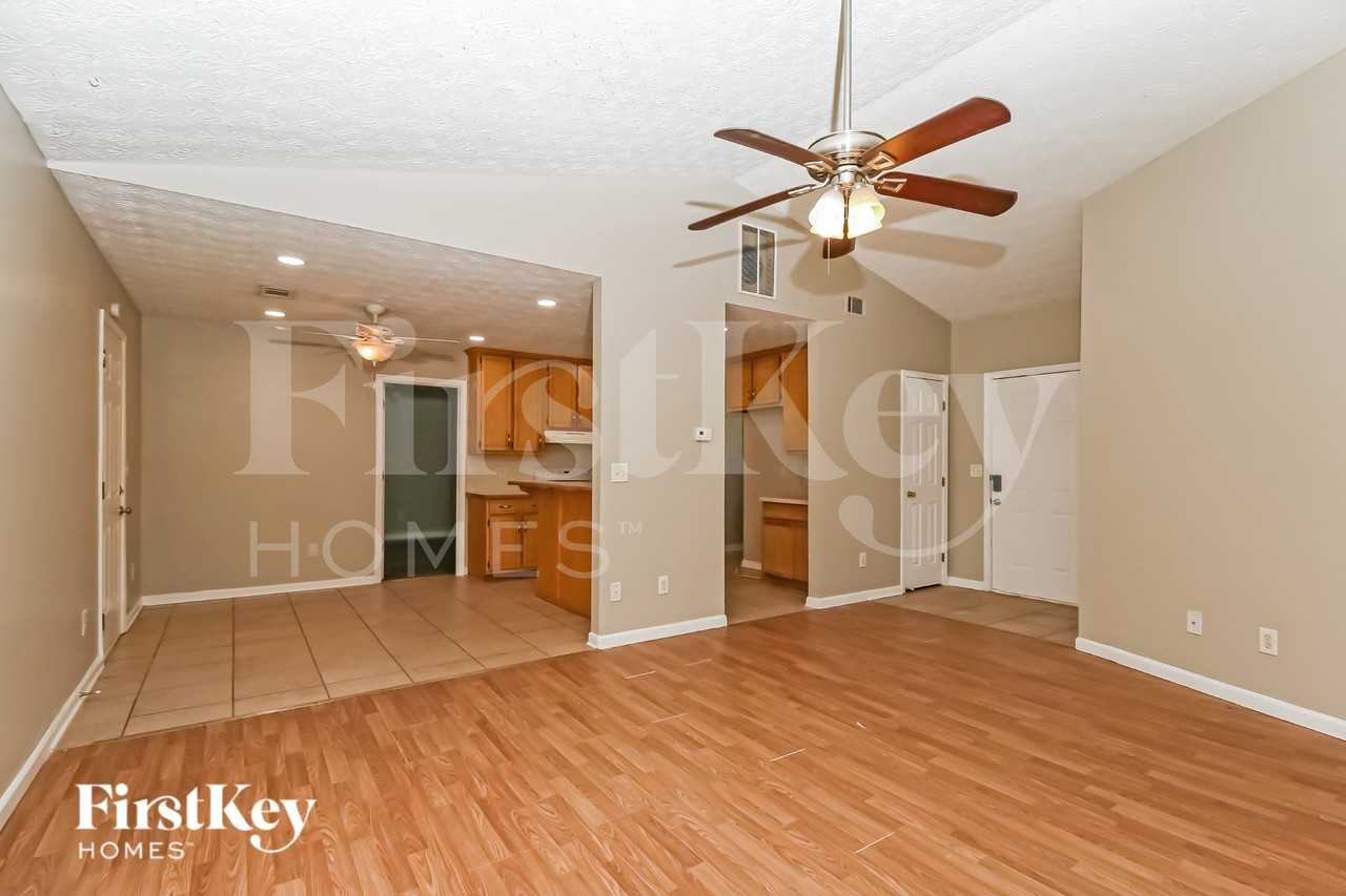 300 Mote Cir - Photo 3 of 16