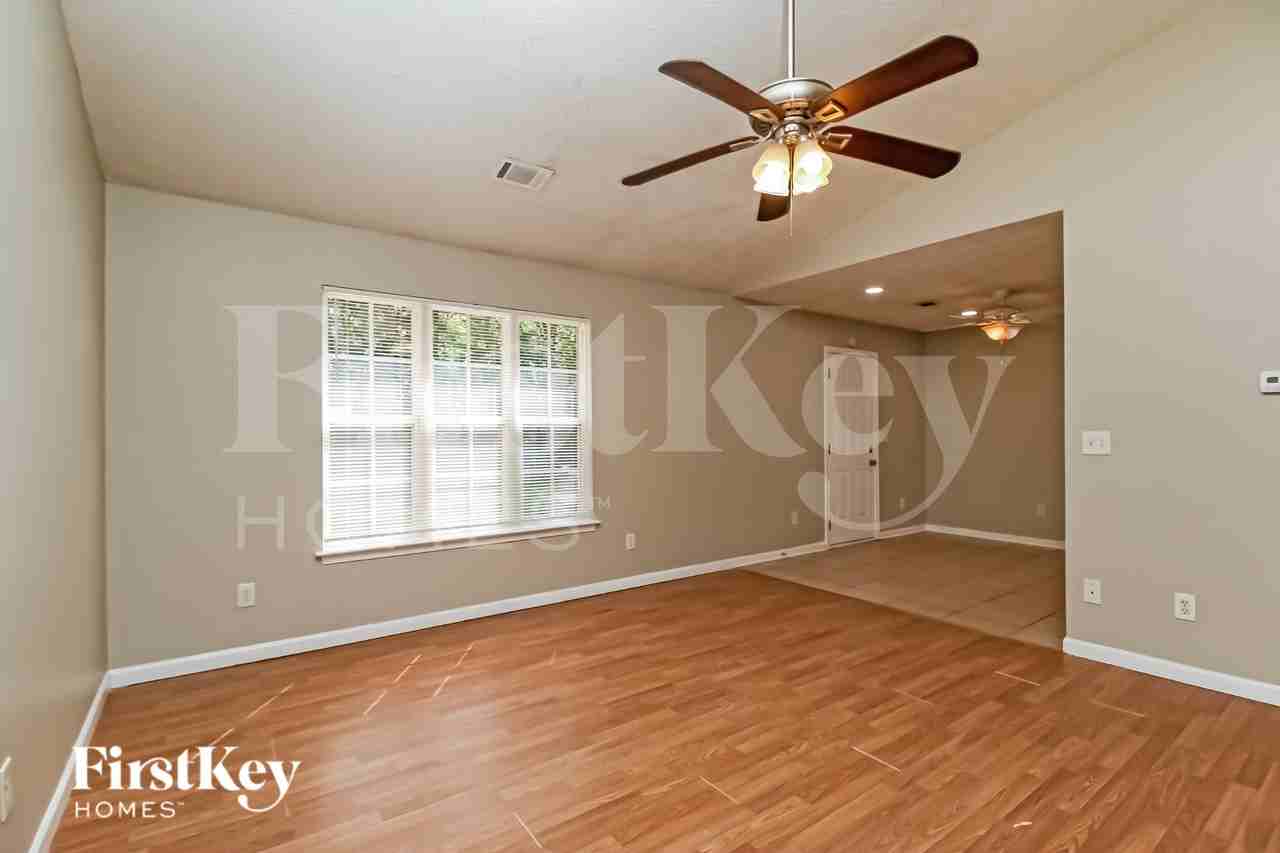 300 Mote Cir - Photo 5 of 16