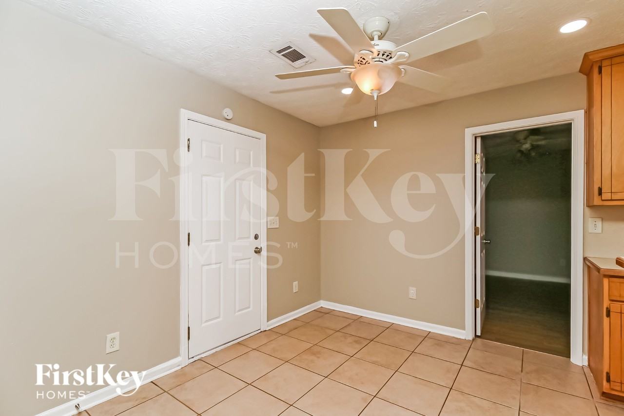 300 Mote Cir - Photo 6 of 16