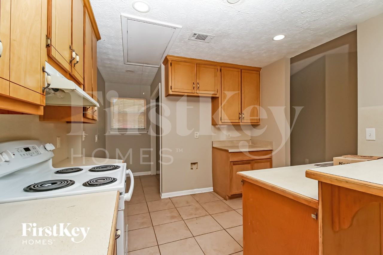 300 Mote Cir - Photo 7 of 16