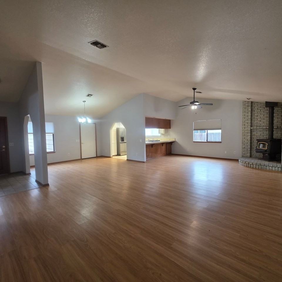 651 Country Oak Dr