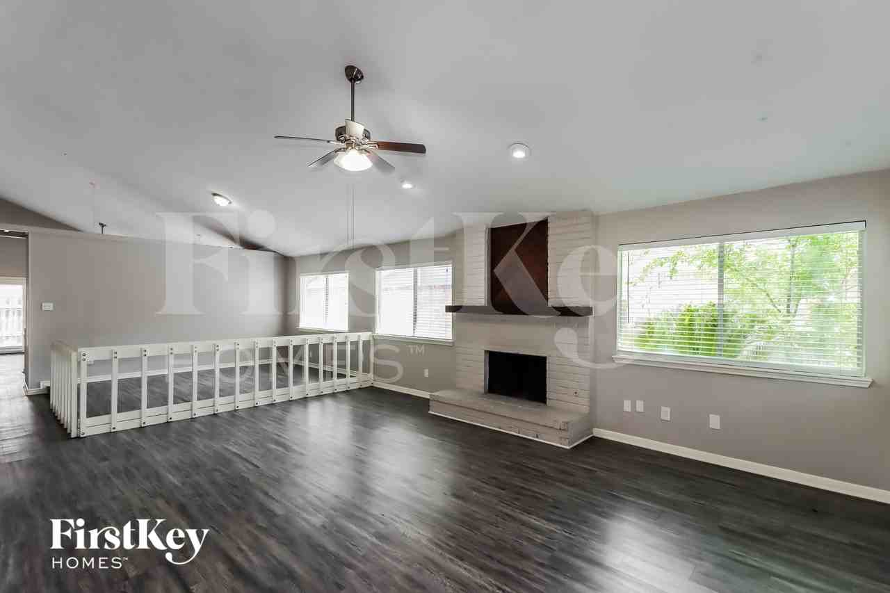 13830 Walnut Hollow Ln - Photo 4 of 16