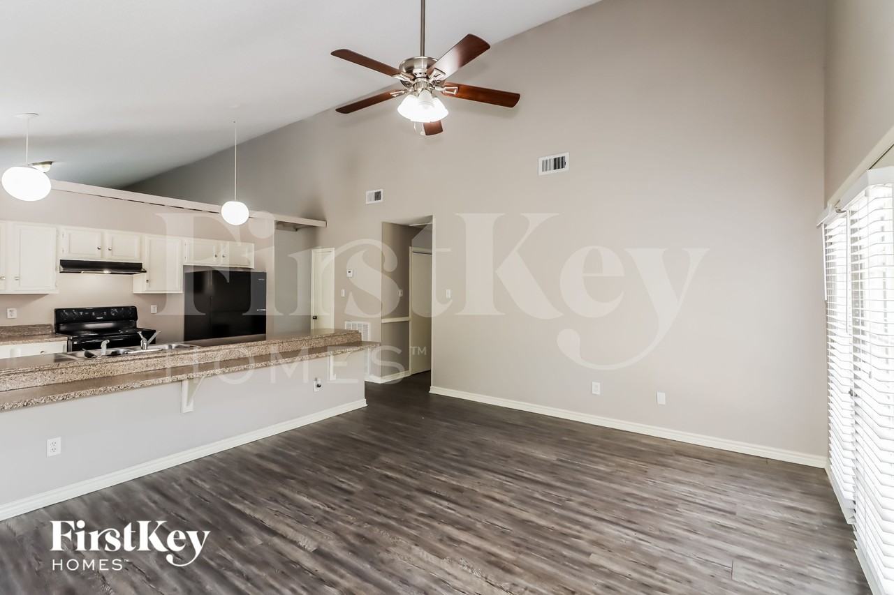 13830 Walnut Hollow Ln - Photo 6 of 16
