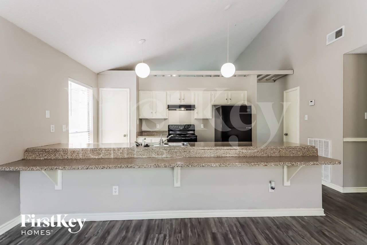 13830 Walnut Hollow Ln - Photo 7 of 16
