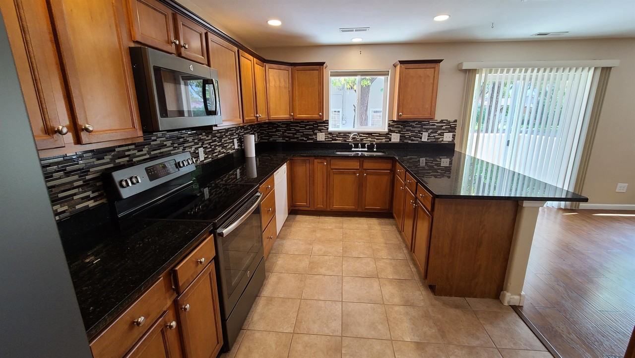 807 Montclair Dr #1 - Photo 7 of 11