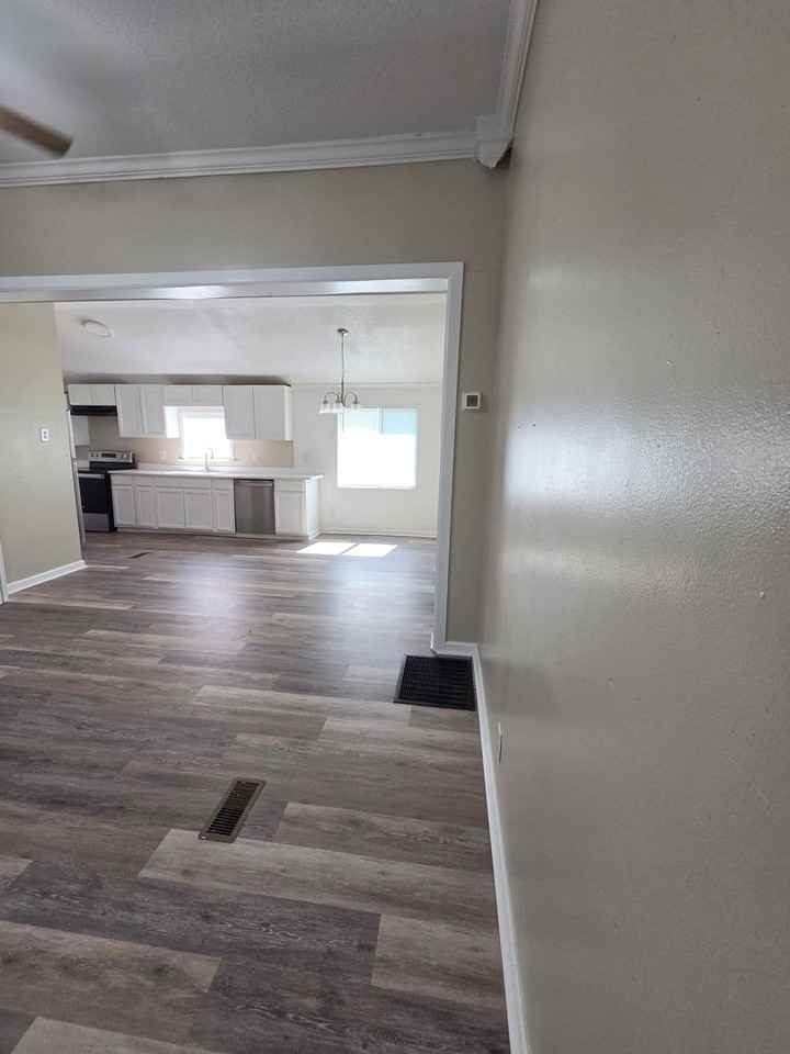 721 Ronnie St - Photo 3 of 41