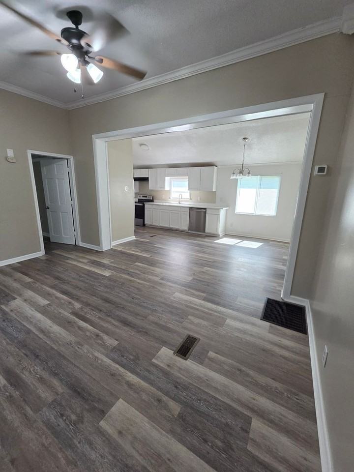 721 Ronnie St - Photo 6 of 41