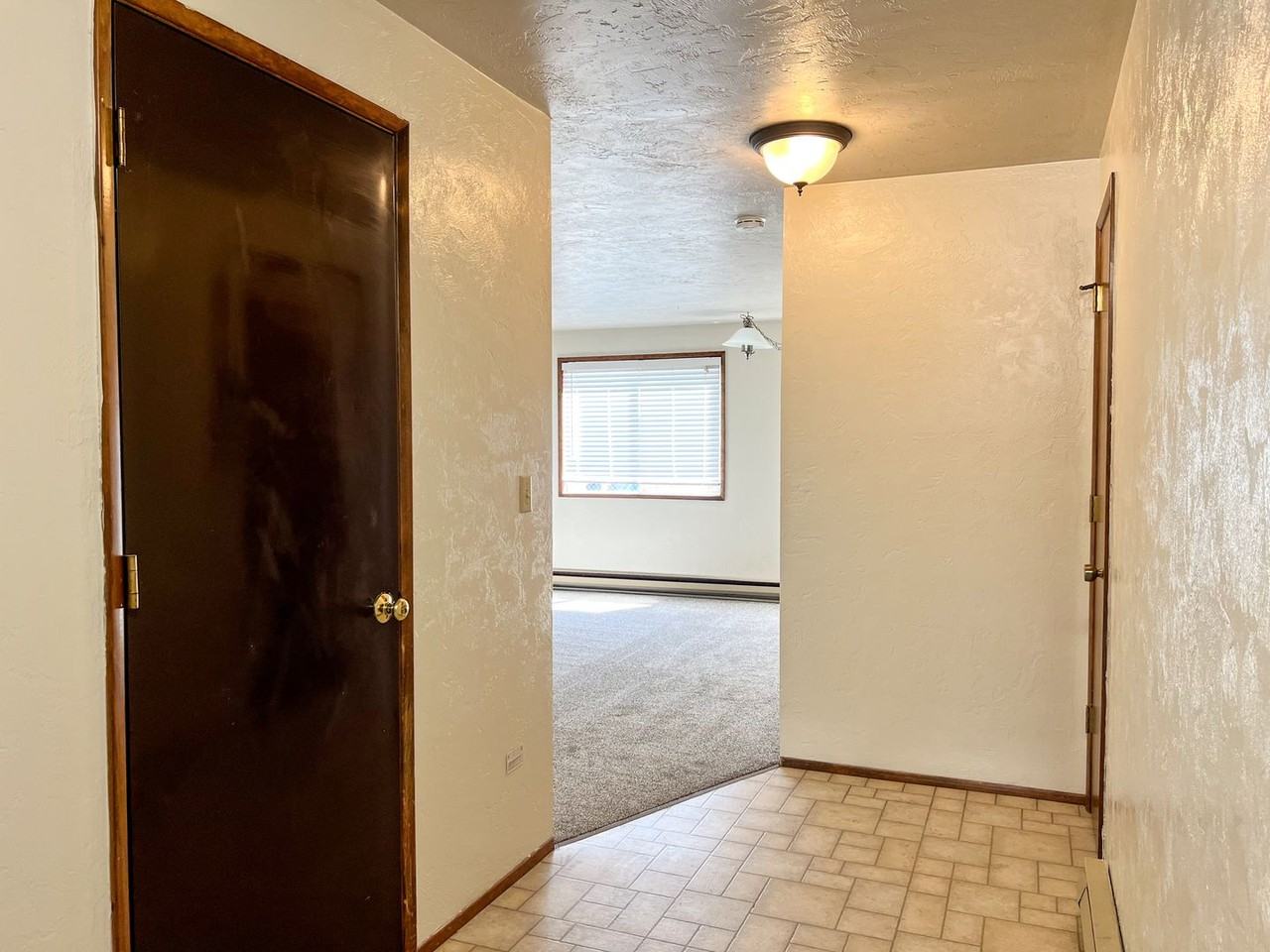 412 W Mary St - Photo 2 of 13