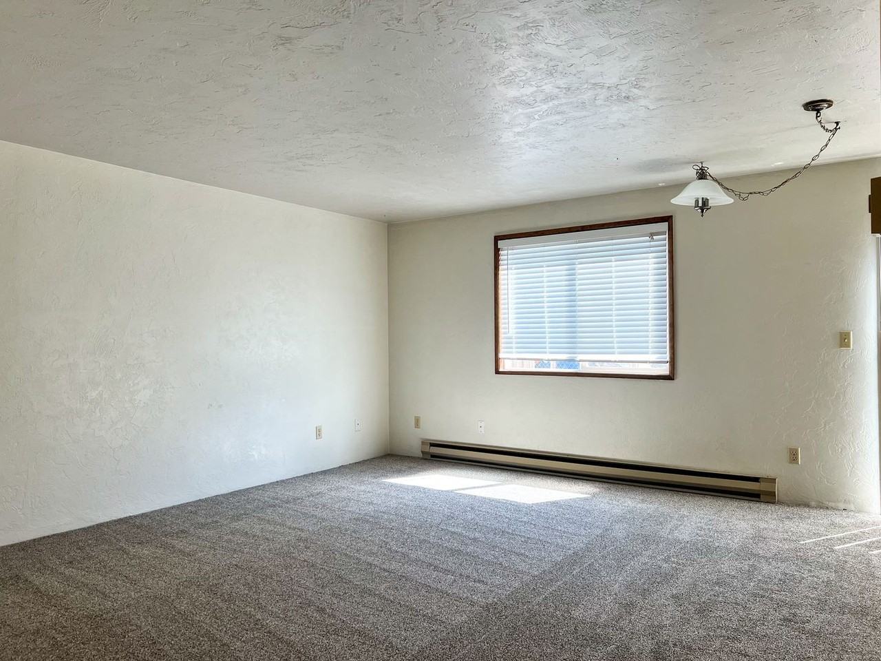 412 W Mary St - Photo 3 of 13