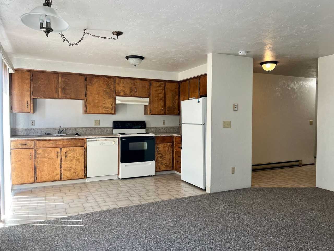 412 W Mary St - Photo 4 of 13