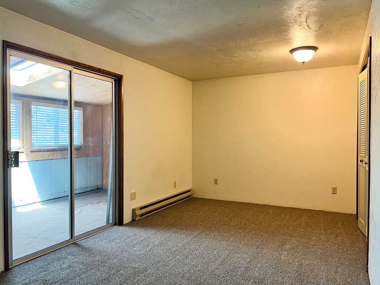 412 W Mary St - Photo 7 of 13
